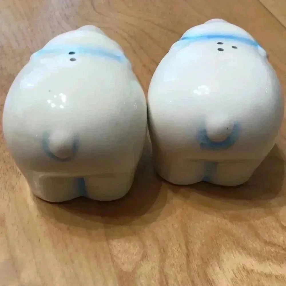 Vintage ceramic polar bear salt and pepper shakers